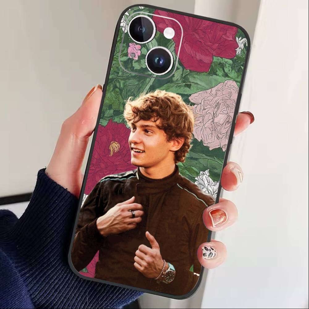 Чехол для телефона L-Kimi Cool A-Antonelli для iPhone 17, 16, 15, 14, 13, 12 Plus, Max Мягкий силиконовый черный чехол