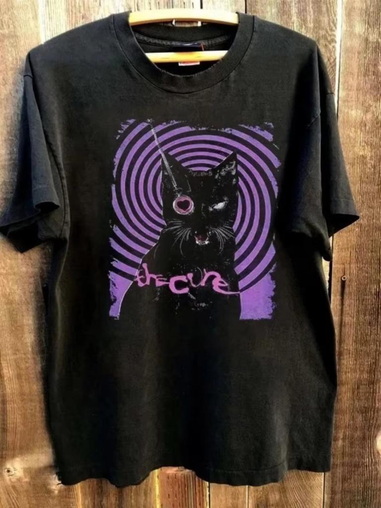 The Cure Love Cat Retro Summer Vintage Retro Casual Unisex Fashion YK Tshirt Suitable for Both Unisexs and Womens T Shirt