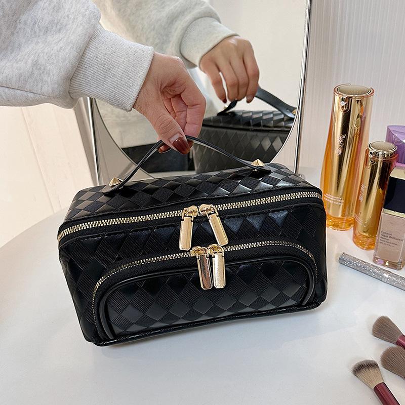 2026New pu Large-capacity quilted cosmetic bag with wide opening, flat design, and separate compartments for organized storage, perfect for travel