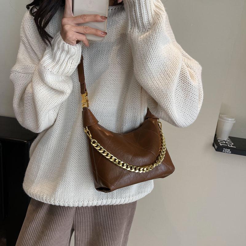 В этом году популярные женские сумки большой вместимости 2025 новая осенне-зимняя текстурированная ромбовидная сумка на плечо с цепочкой популярная сумка-ведро