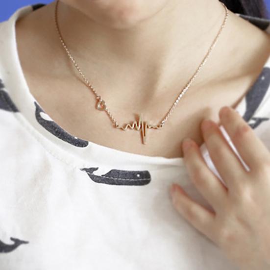 Necklace Exquisite Clasp Closure Women Alloy Heart Jump Pendant Chain for Wedding