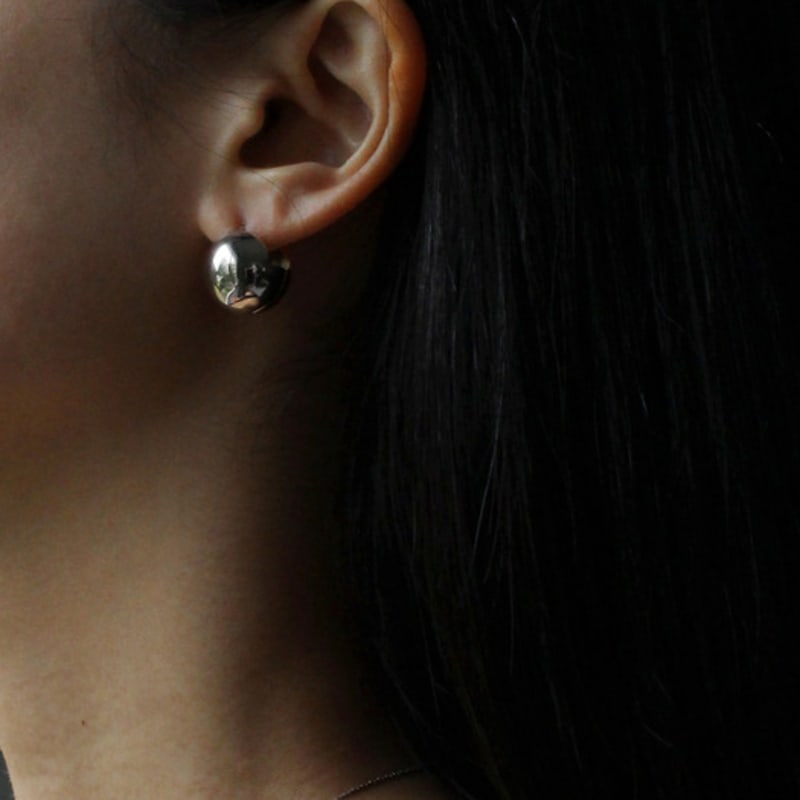 NORMALLEE [White gold] Half n Half One-touch Earrings (Large)