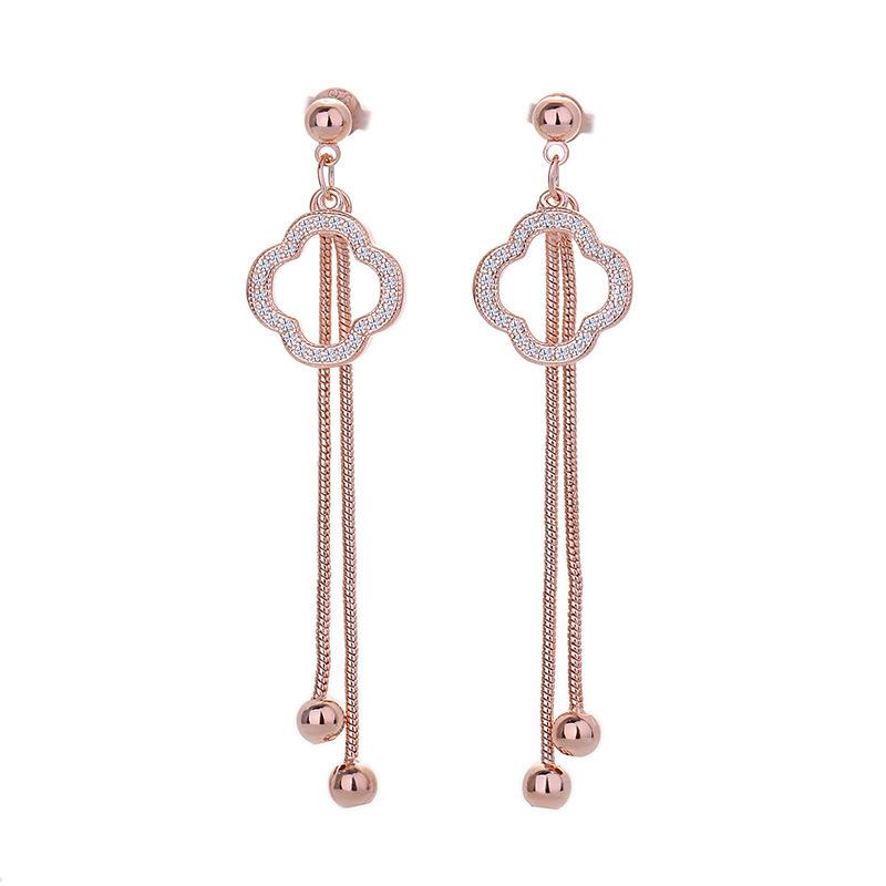 BELLA BOX Серьги S925 из серебряной иглы 'Маленький аромат', клевер-четырехлистник, новый нишевый аксессуар 2025 года, легкая роскошь, серьги-кольца для женщин