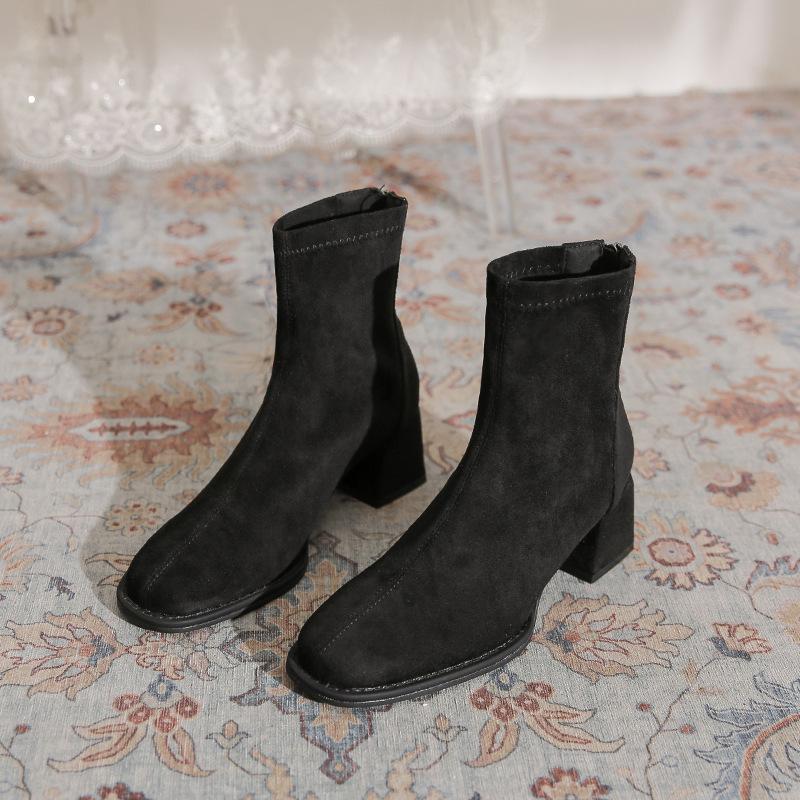 Французская замша толстый каблук короткие ботинки женские 2025 новые задняя молния квадратный носок тонкие ботинки повседневная носка высокий каблук женские ботинки