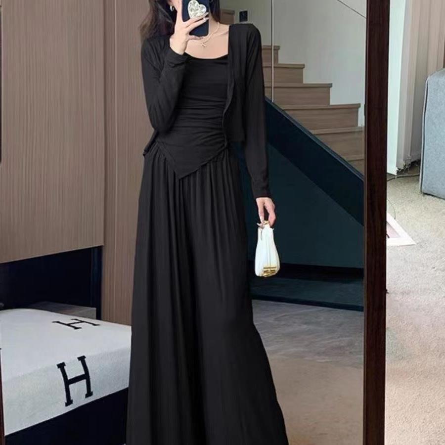 Модный женский комплект-тройка для ранней осени: Необычная майка, кардиган и брюки с высокой талией