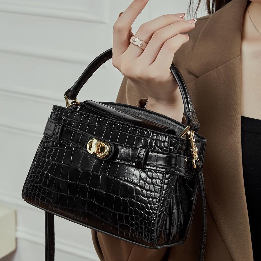 Crocodile Pattern Fashionable Women's Bag 2025 New Small Square Bag Handheld Versatile Bag Retro High-Quality Texture Single Shoulder Crossbody