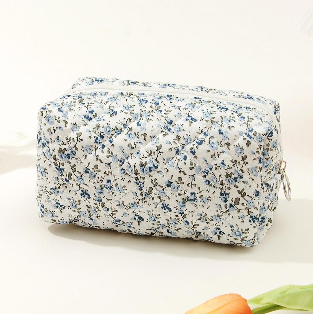 Стеганая хлопковая косметичка Berg Floral - маленькая, с милым цветочным дизайном для хранения в дороге