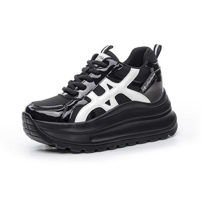 2025 Модные массивные кроссовки Женские туфли на плоской платформе из натуральной кожи Толстая подошва 7 см Модный бренд Женские кроссовки Черно-белые туфли