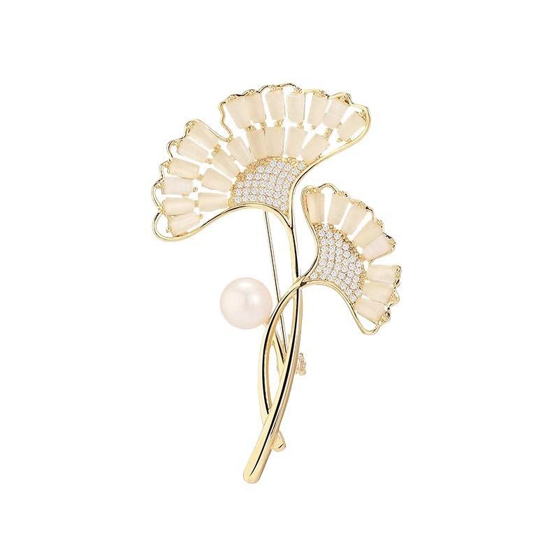 High-end Female Brooch, Exquisite and Fashionable, Ginkgo Leaf Pearl Brooch, Niche Design Sense Brooch