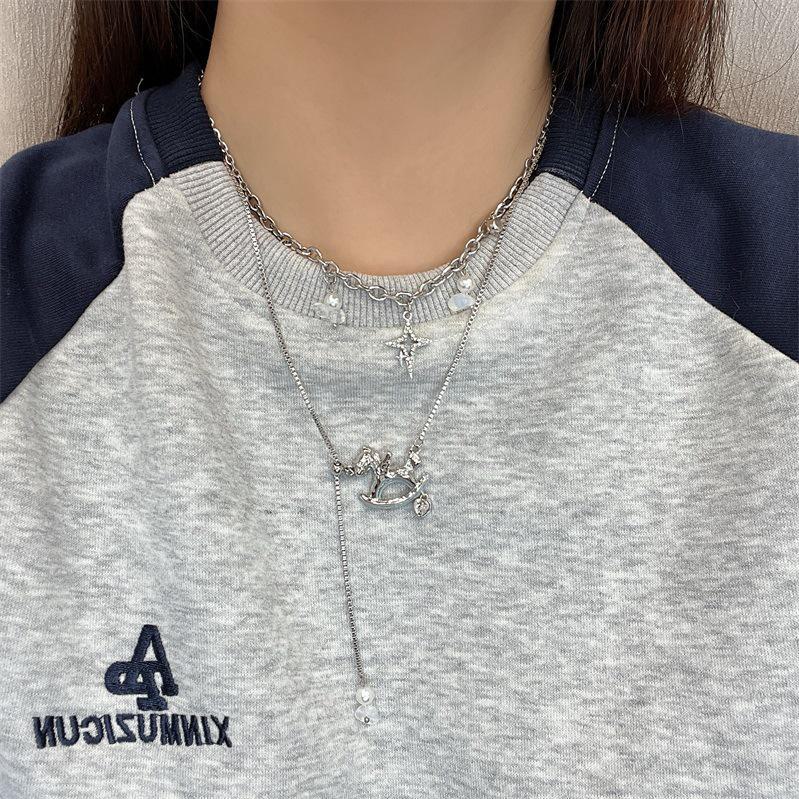 Женское ожерелье «Троянский конь»: Милая, легкая роскошь, оригинальный дизайн ниши, цепочка на ключицу