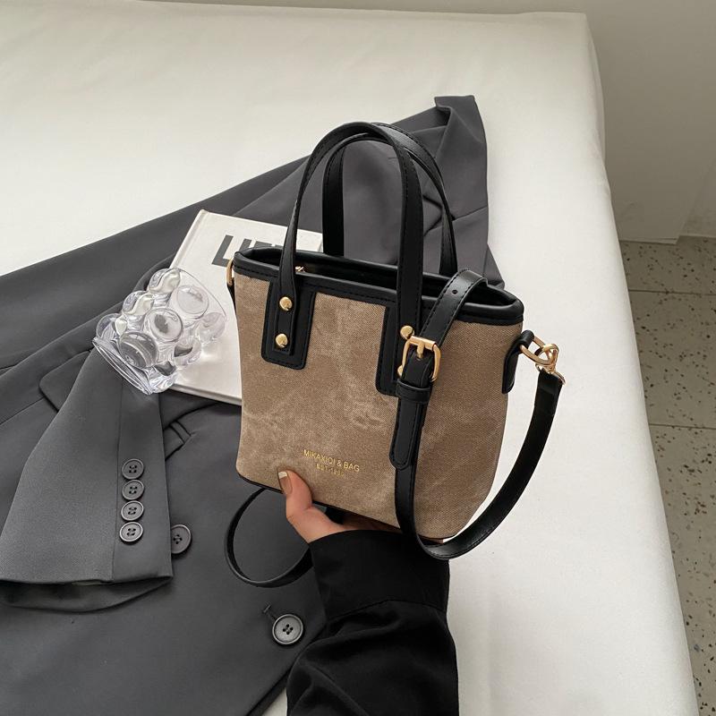 Нишевая высококлассная маленькая сумка женская 2025 новая модная и универсальная на плечо, сумка-мессенджер, модная супер-огненная портативная сумка-ведро