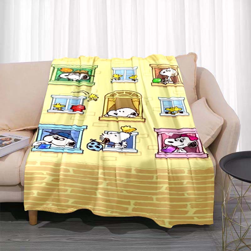 Cute Snoopy print soft and warm blanket, perfect for naps, sofas, beds, camping trips, the office, birthday and holiday gifts.
