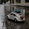 1:24 Классический Жук Винтажная Литая Модель Автомобиля, Ретро Старомодный Автомобиль из Сплава со Светом и Звуком, Игрушечный Автомобиль с Инерционным Механизмом