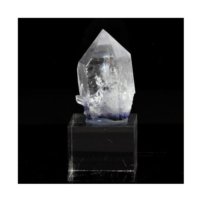 Pierres et Minéraux. Quartz + Dumortierite. 158.5 ct. Vaca Morta quarry, Bahia, Brésil.