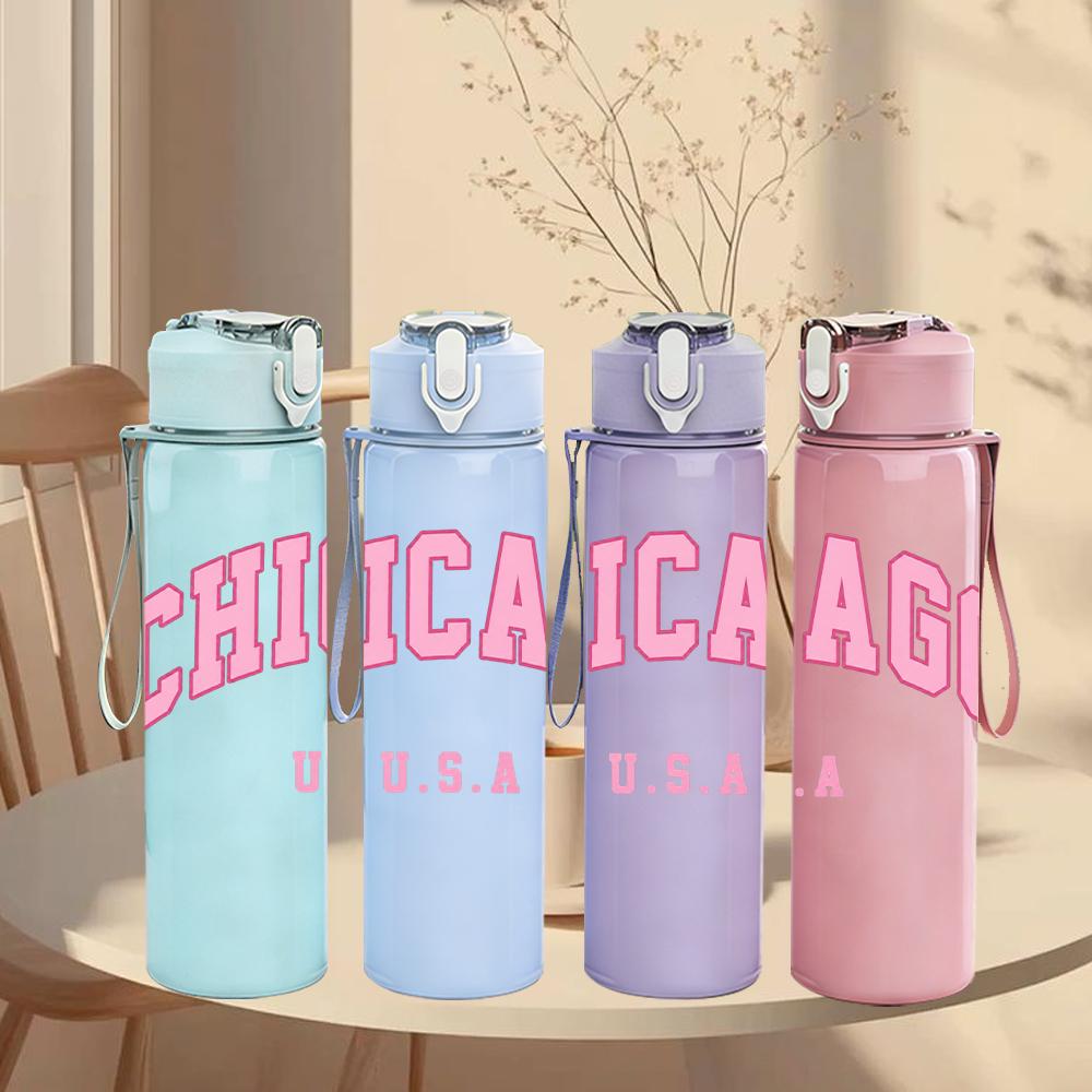 1PC Chicago USA Pink Bold Letter 750ml Color Plastic Sports Water Bottle Leakproof Flip Straw Lid Suitable for Sports Office Home Use