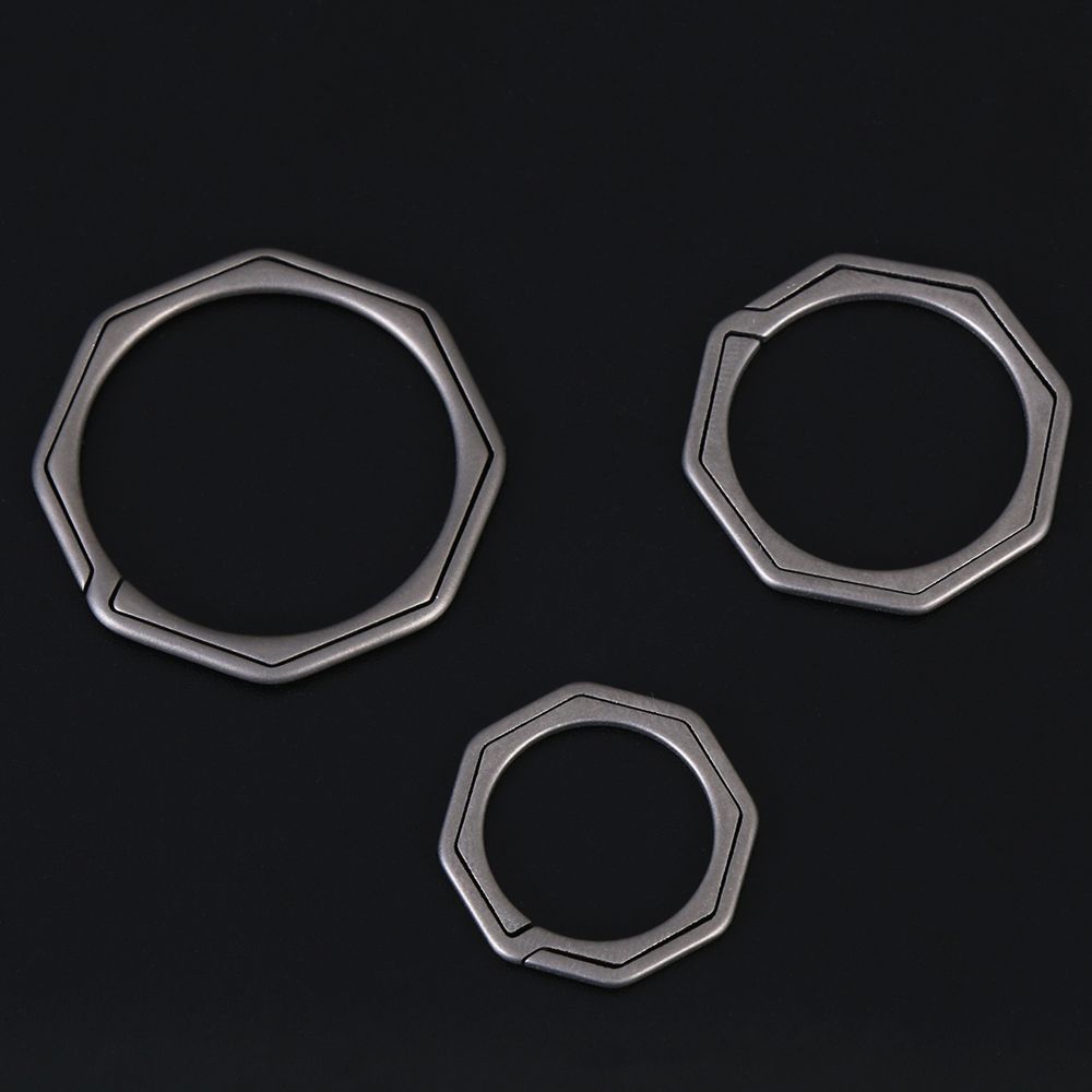 Lightweight Titanium Alloy Male Creativity Gift Key Rings Keychains Buckle Pendant Man Car Keychain