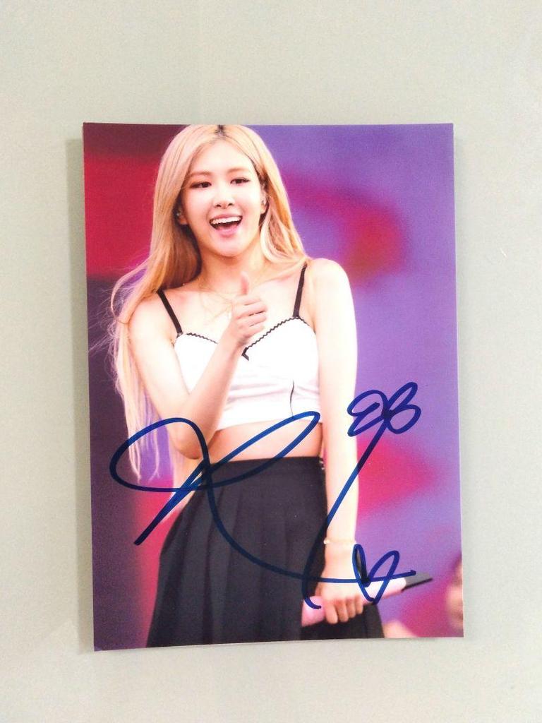 [Б/У] В продаже...Фотография Розе с автографом размера 2L...Розе...BLACKPINK...