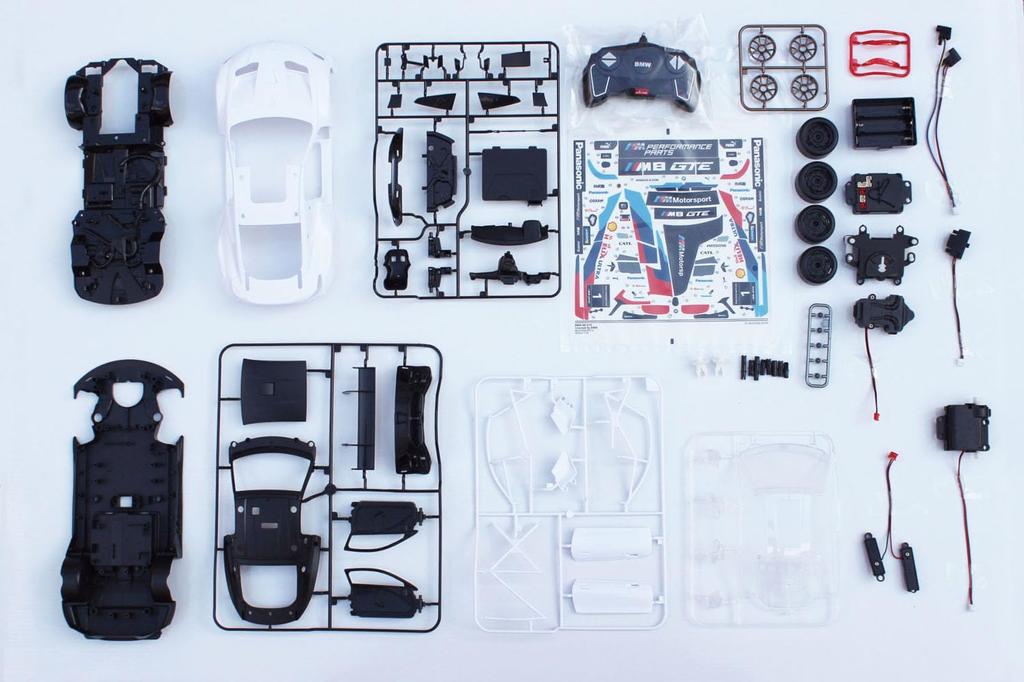 Doyusha Пластиковая модель Luster BMW M8 GTE 1/18 R/C