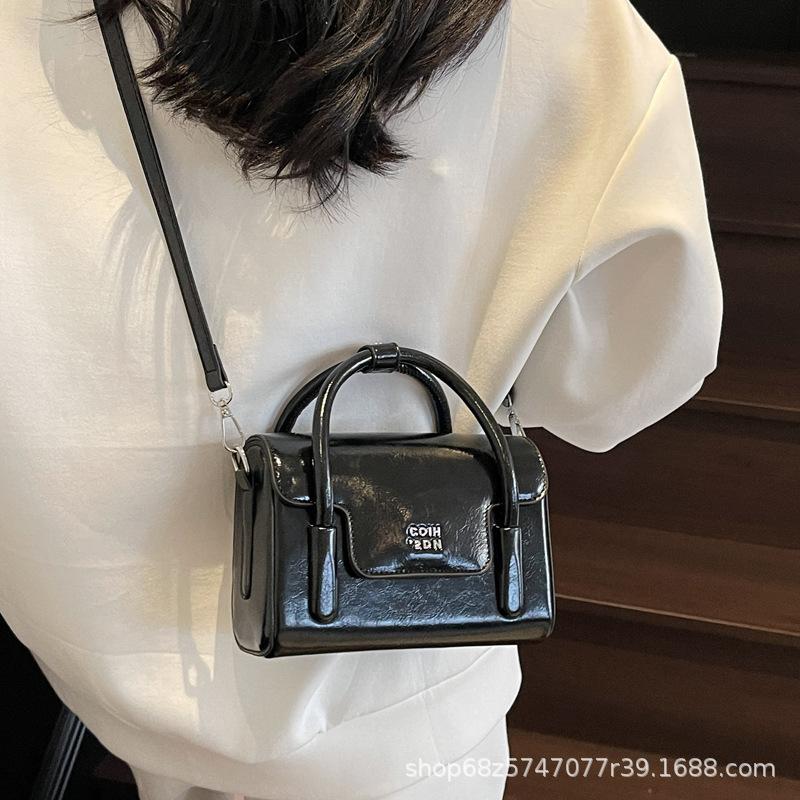 Textured Oil Wax Leather Small Bag Women's 2025 New Fashionable and Simple Hand-held Small Square Bag Spring and Summer High-end Crossbody Bag