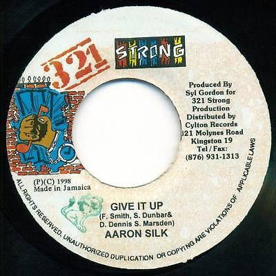 7-дюймовая пластинка AARON SILK Give It Up NONE 321 Strong 1998 Ямайка Регги Ска Даб Б/у