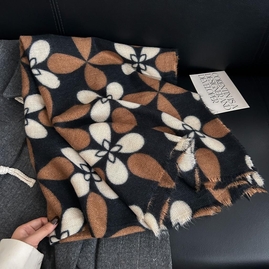 Lucky Four-leaf Clover Small Fresh and Fashionable Imitation Cashmere Warm Scarf Women's Autumn and Winter High-end Temperament Outer Shawl