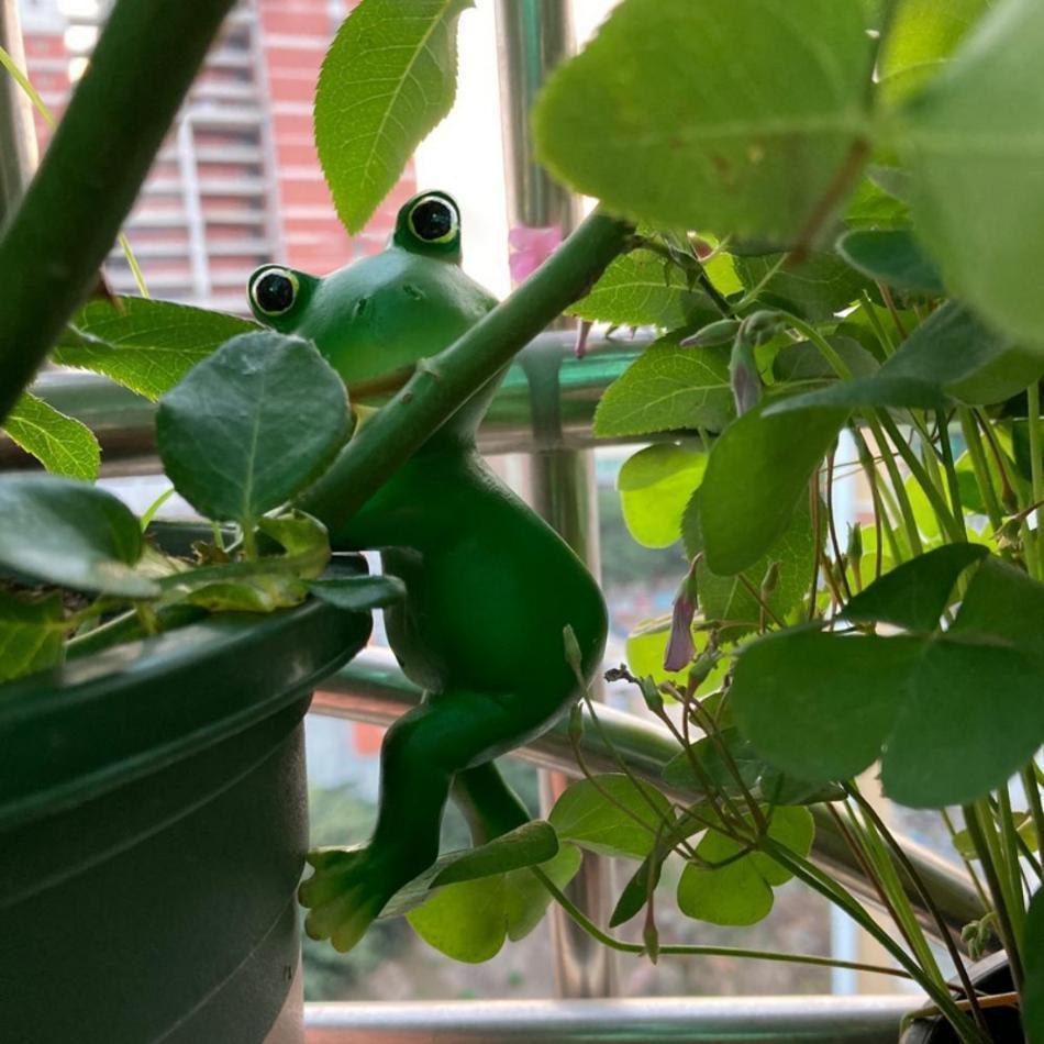 1 Pcs Resin Statue Model for Garden Resin Plants Pots Decor Statue Lovely Shape Statue Decor Visual Effect