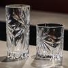 2 шт. гравированных стеклянных стаканов для виски и воды, классические гравированные стеклянные стаканы для напитков и два прозрачных стеклянных стакана с ретро-узором