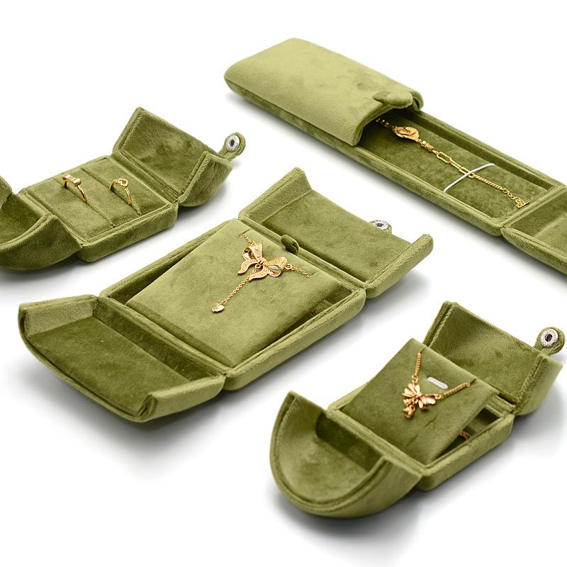 Двухъярусная шкатулка для украшений из изумрудно-зеленого бархата для колец, серег, ожерелий, браслетов и браслетов-манжет. Элегантная упаковка для украшений, решение для хранения