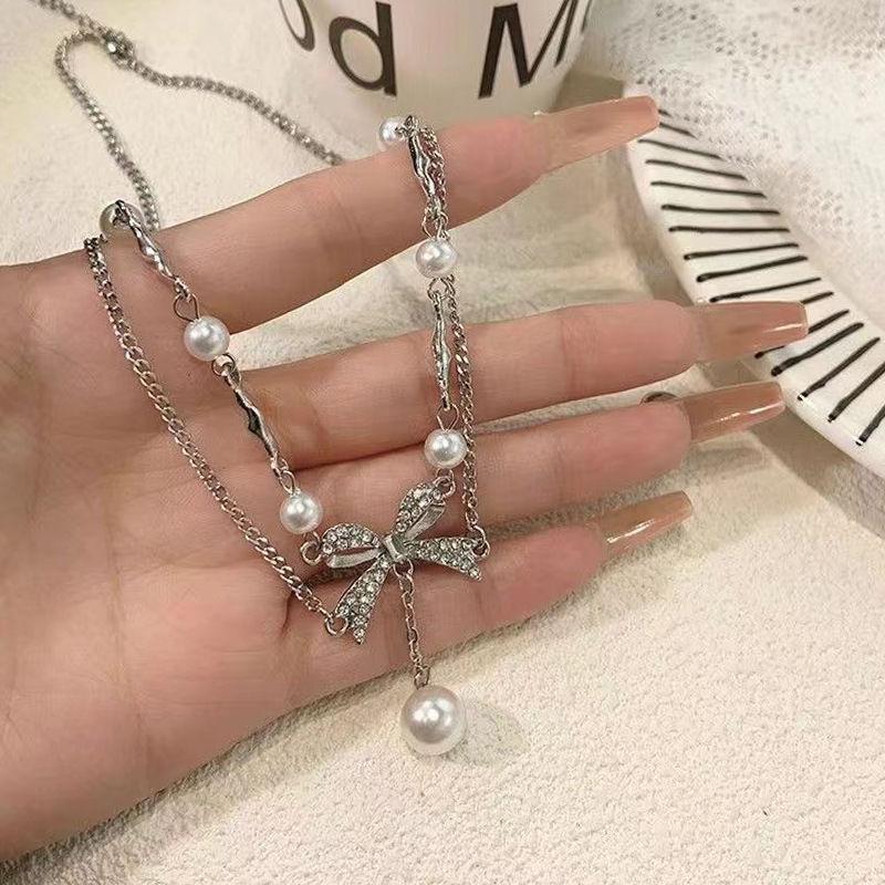 2025 New Light Luxury Niche Bow Pearl Necklace Versatile Premium Clavicle Chain Fashion Neck Chain Accessories