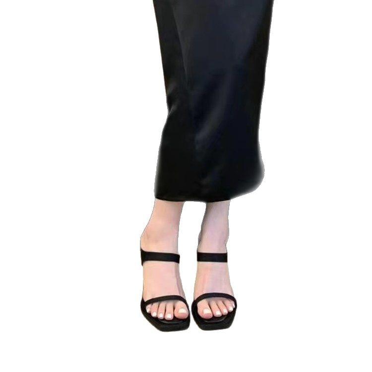 Лето 2025 Новый стиль интернет-знаменитости с юбкой, Босоножки на высоком каблуке Женская мода Серебристые Черные Шлепанцы на одно слово