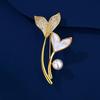 Pisces Tail Brooch High-End Women'S Light Luxury Niche Design Sense Imitation Shell Pearl Corsage Anti-Light Buckle Pin With Jewelry