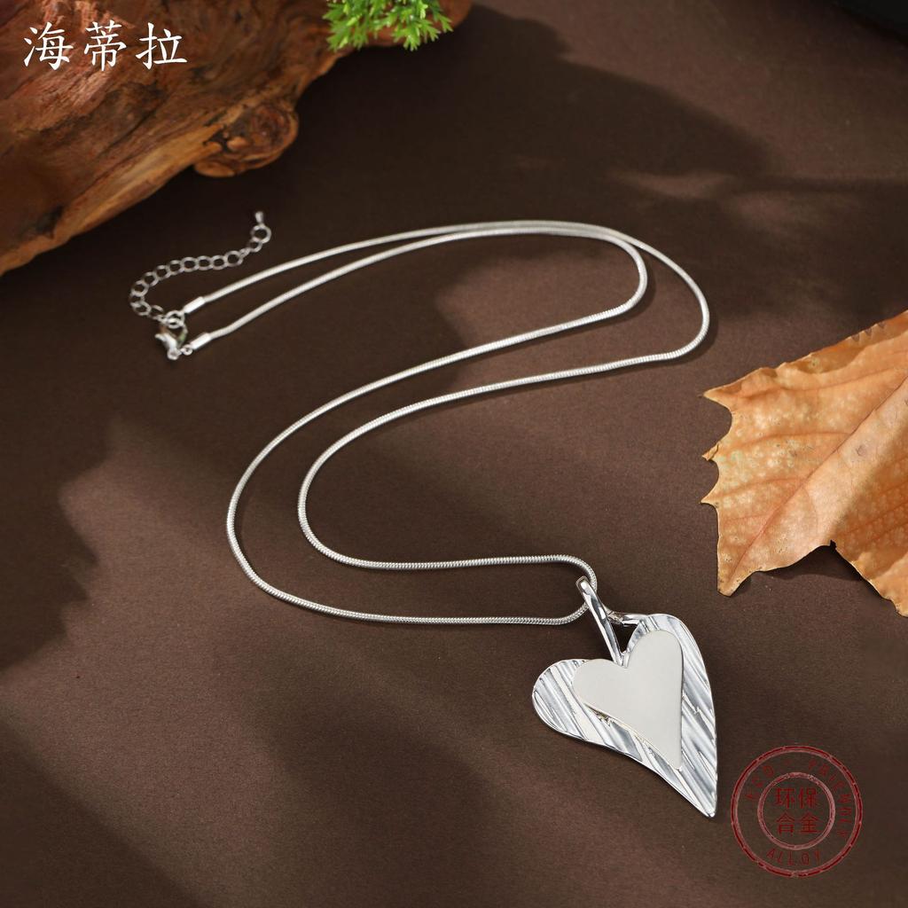 Новый матовый золотой яркий золотой двухслойный кулон-сердце, женское индивидуальное универсальное длинное ожерелье в форме сердца