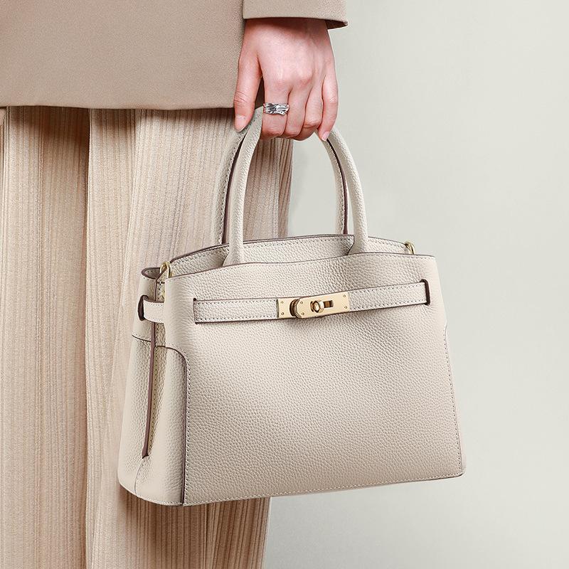 Сумка Весна/лето Сумка через плечо Высококачественная текстура Нишевая легкая роскошная универсальная сумка на одно плечо Маленькая женская сумка крайней плоти