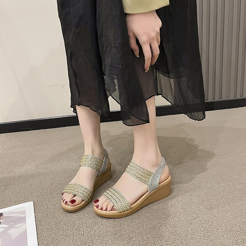 Летние босоножки на танкетке для женщин, новые, с круглым носком, с блестками, с ремешком на подъеме, на мягкой подошве, противоскользящие, износостойкие, туфли на каблуке