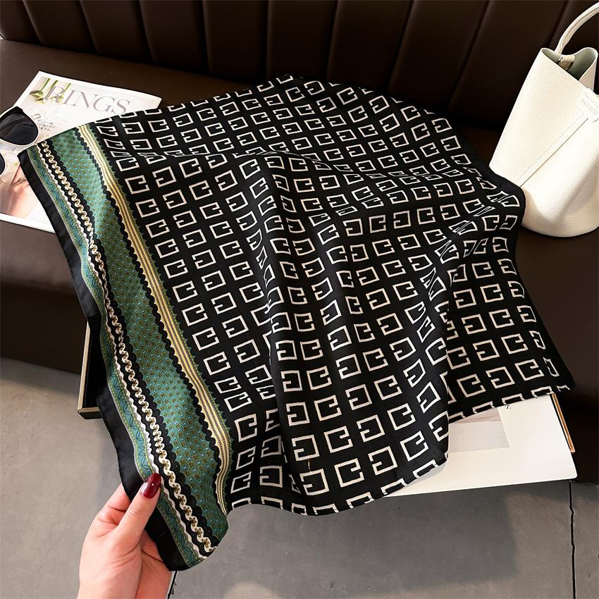 Korean Version Of Elegant Fashion Scarf 65 × 65Cm Thin Square Scarf Versatile Neck Scarf Cotton And Linen Feel Velvet Scarf Women