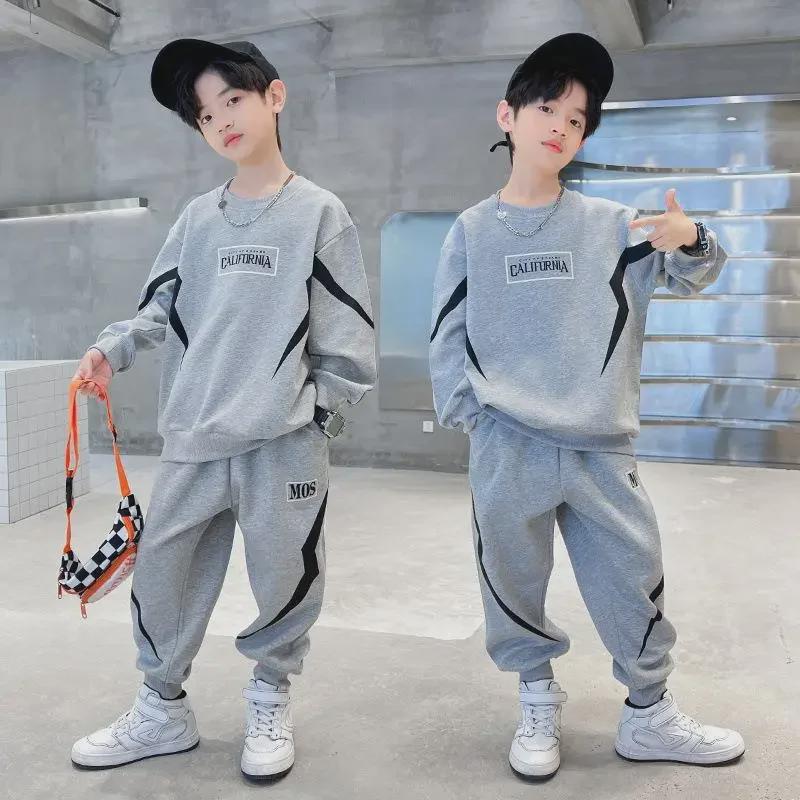 Стильные осенние комплекты свитеров для мальчиков 2025 года: Модная спортивная одежда для детей