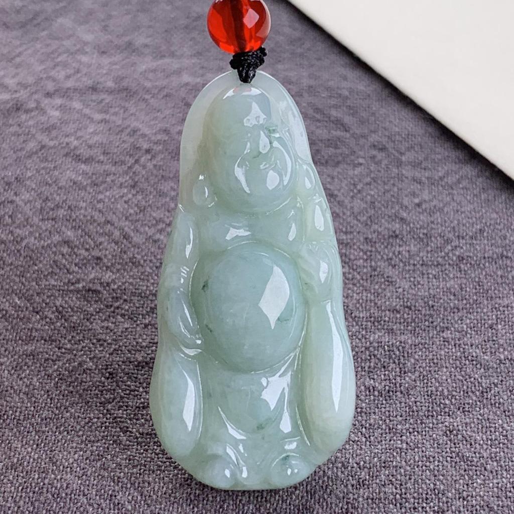 Подвеска из натурального бирманского жадеита класса А с фигурками лисы, тигра, цилиня и бодхисаттвы