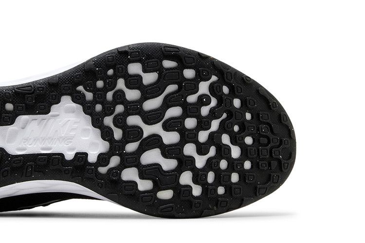 Nike Revolution 6 Черный Белый Железно-серый