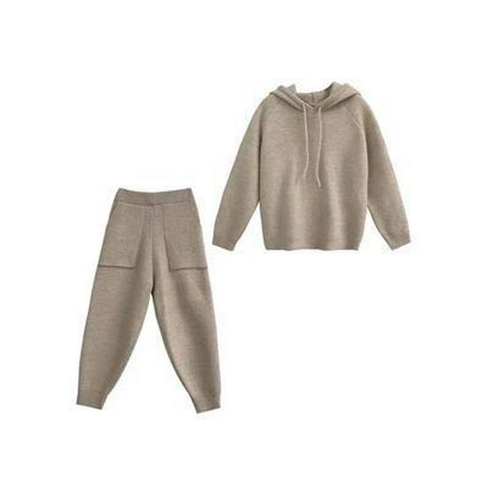 Женский трикотажный костюм осень/зима 2023 года: Свободный свитер с капюшоном и брюки-морковки