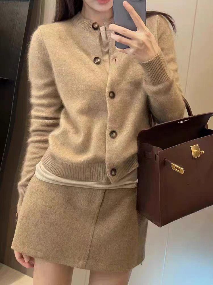 Women's Pure Wool Long Sleeve Round Neck Sweater: Comfy Cashmere Knit Cardigan for Autumn-Winter