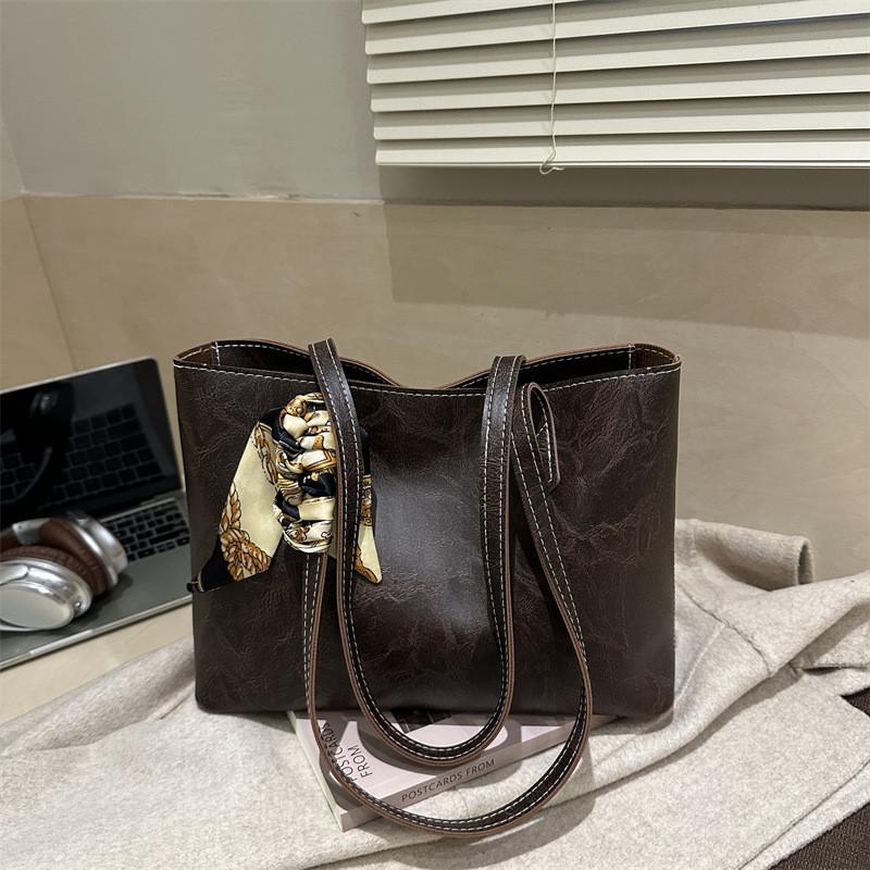 Большая сумка-тоут в уличном стиле с внутренним карманом и молнией для ежедневного ношения в офис