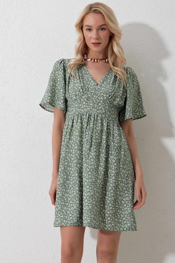 Женское платье, новый сезон, модное черное тканое платье с v-образным вырезом и короткими рукавами, юбка с цветочным узором и воланами