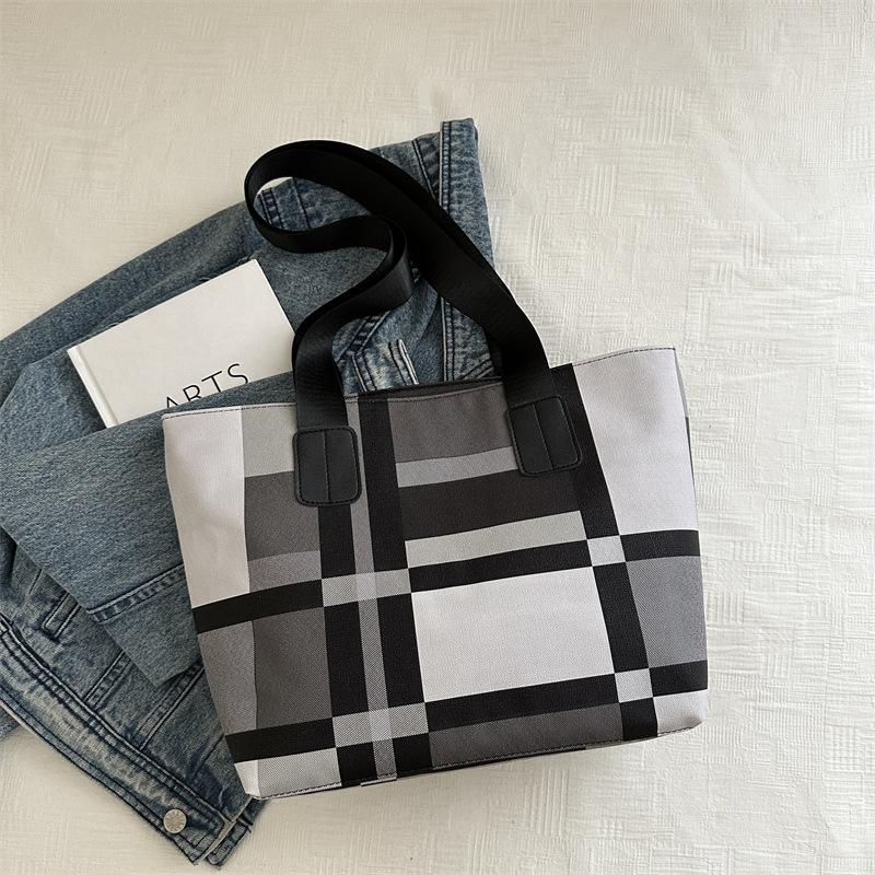 Летняя простая сумка-тоут женская 2024 новая модная сумка через плечо женская сумка простая модная сумка для поездок на работу женская