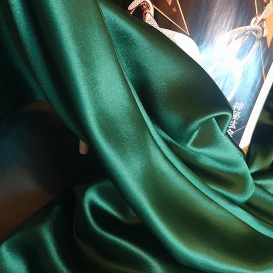 Abito sottoveste da donna in raso setoso con scollo a V e cinturino per spaghetti tinta unita Plus Size A-line con orlo allentato senza schienale senza maniche con spalline Abito da ballo di fine anno