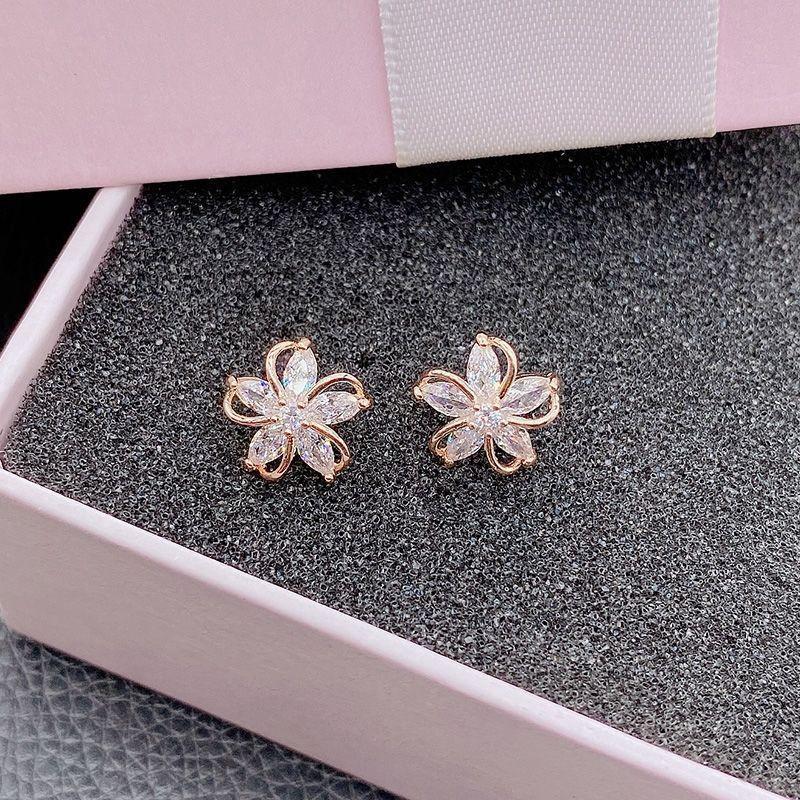 Petal Personality Simple Ladies Earrings