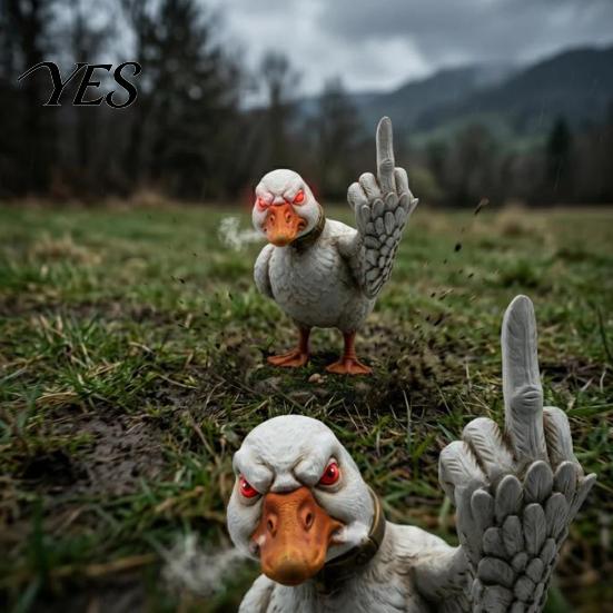 Middle Finger Duck Figurine Figurine, Angry Ornament, Resin Ornament Statue for Home Garden Office Desktop Decor Animal Ornaments