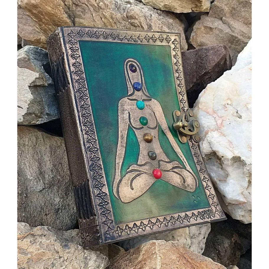 Большой кожаный журнал ручной работы с 7 камнями чакры, тисненый кожаный дневник, художественный альбом для рисования, подарочный блокнот для занятий йогой, латунный замок, самостоятельный планировщик