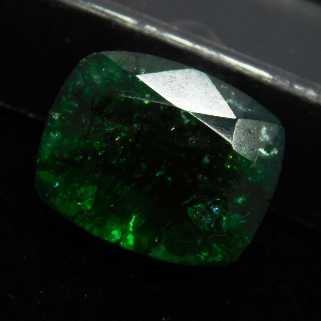 Natural Green Emerald Loose Gemstone Cushion Cut 11 ct for Jewelry Making and Gem Collections