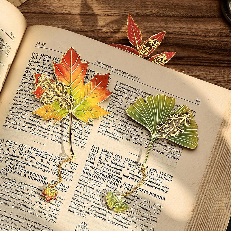 Изысканная металлическая закладка в стиле ретро с листом гинкго - Идеальный культурный подарок для студентов