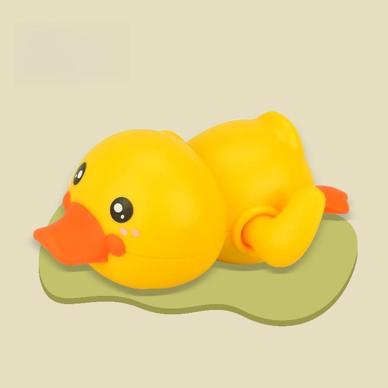 1 A swimming duckling with a smooth surface, exquisite details in the shape of the duck, and smooth swimming. It can be used in a family bathtub